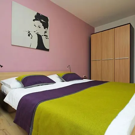 28 Apartmán *